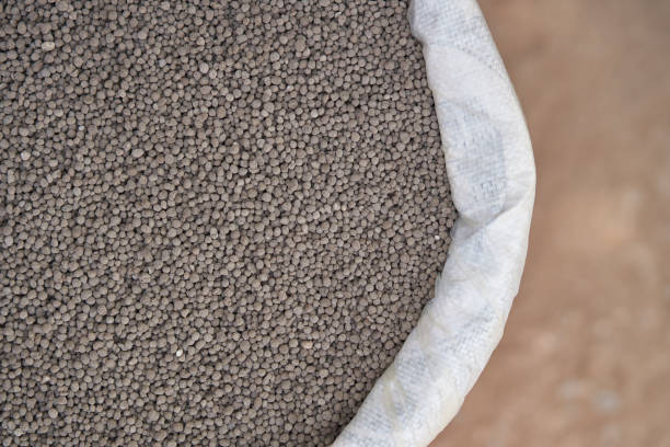 istock 18-46-0 , Diammonium phosphate (DAP) fertilizers in fertilizer bag. 904810006