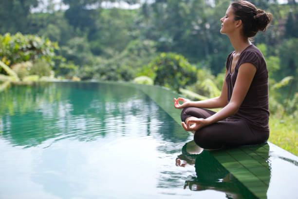 istock Yoga by the pool 904813394