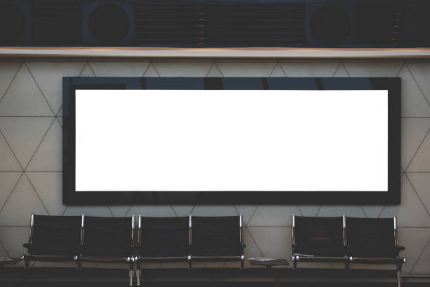 待っているホールの宣伝コンテンツ上に広告の空空デジタル看板。白のモックアップを電子メディア基板設計情報のスペースをコピー - electronic billboard ストックフォトと画像