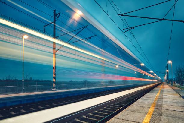 lekki szlak pociągu - high speed train zdjęcia i obrazy z banku zdjęć