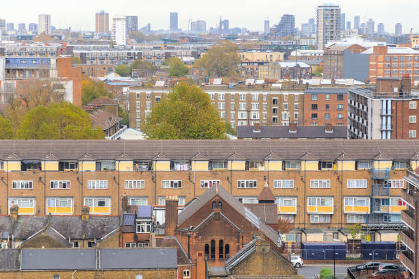 vista aérea da área residencial em londres - victorian style victorian architecture london england slum - fotografias e filmes do acervo