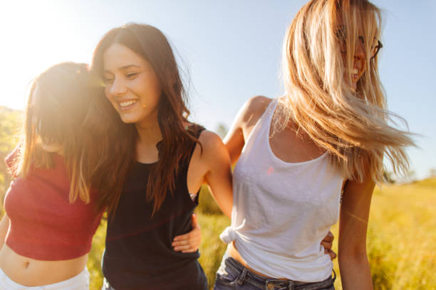 istock Summer day with my girlfriends 904922998