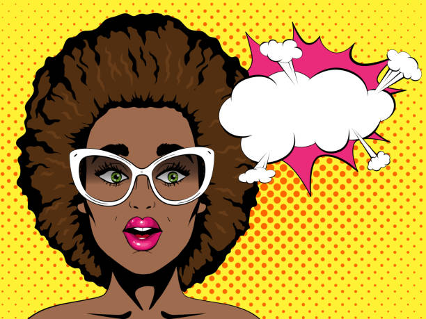 zaskoczona afrykańska kobieta z otwartymi ustami i fryzurą afro w okularach i dymku. pop-art retro styl komiksowy. - britpop stock illustrations