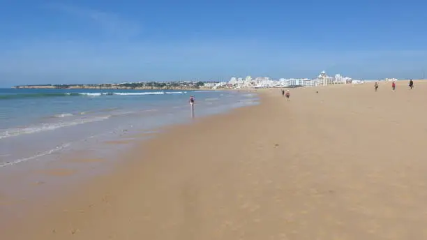 Wunderful, wide, fine sandy beach at low tide