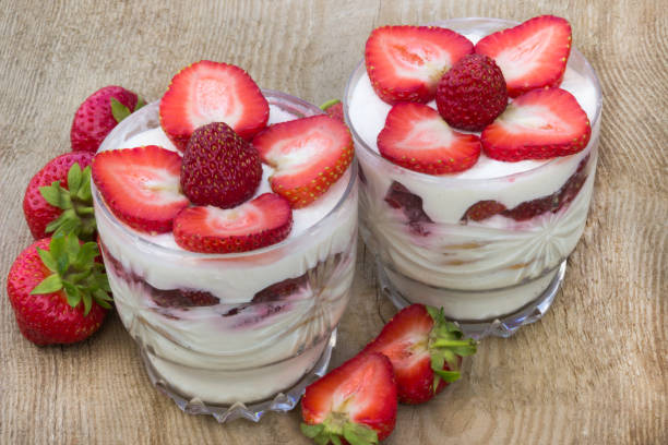 istock Dessert with cream and fresh strawberries 904968196
