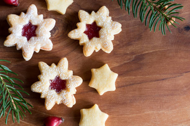 istock Christmas background with star-shaped Linzer Christmas cookies 904979714