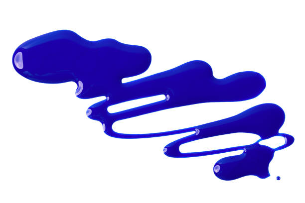 青いペンキ、化粧品のマニキュア白い背景で隔離のサンプル