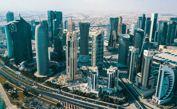 downtown doha qatar aerial modern skyscrapers - catar imagens e fotografias de stock