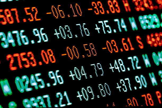 tabla de mercado de valores trading board - stock market stock ticker board stock market data finance fotografías e imágenes de stock