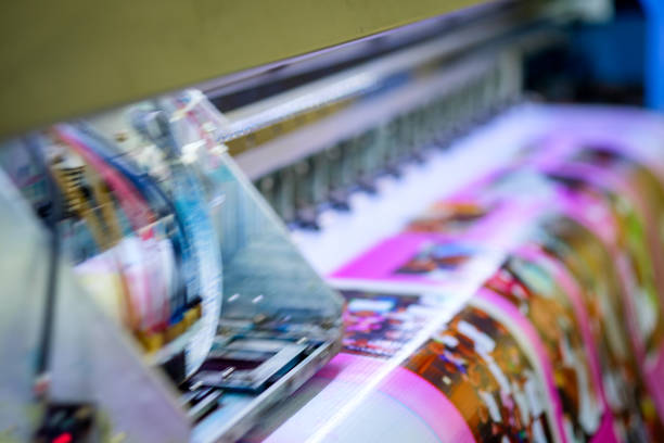 Head inkjet during printing on pink vinyl banner
