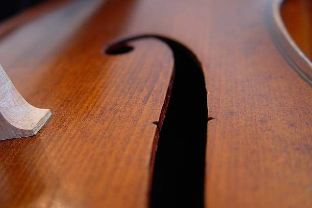 violoncelle f-hole - violin cello music letter f photos et images de collection