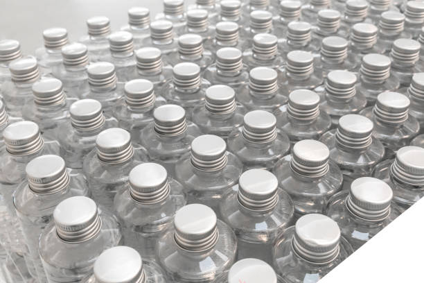 istock Shiny silver caps of clear plastic bottles in rows for pattern background. Top view. 905048526