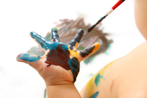 istock child paints with paint your hand 905052422