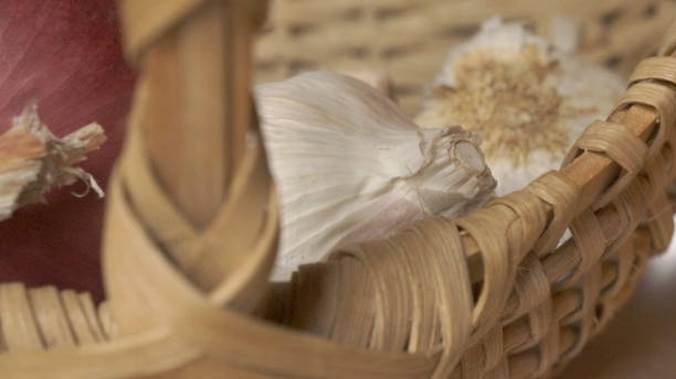 istock Onion and Garlic in an Egg Basket 905055426