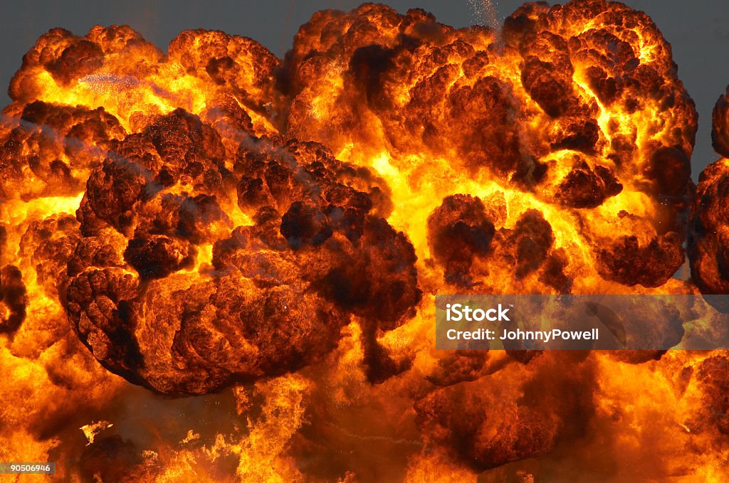 Огненный шар - Стоковые фото Взрывающийся роялти-фри