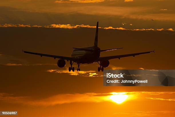 에어버스 A320 Commercial Airliner 해질녘까지 실루엣 공중에 대한 스톡 사진 및 기타 이미지 - 공중, 공항, 관광