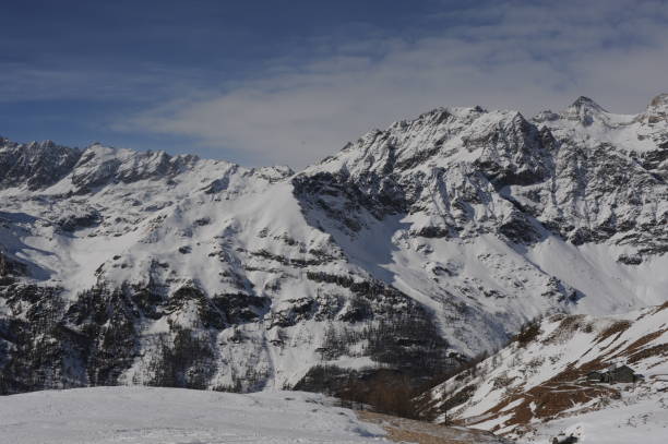 istock Italian Alps in winter with snow on mountain peaks 905082520