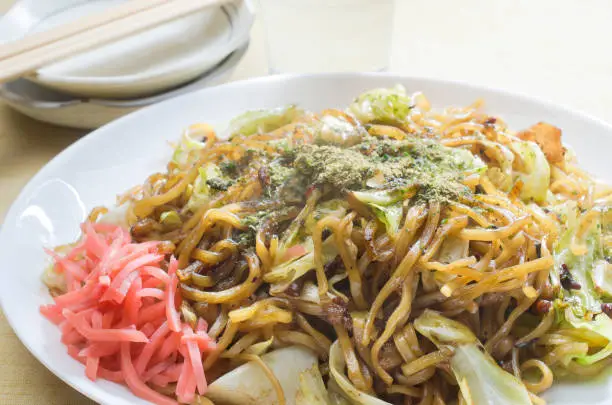 For yakisoba in Japan, the more yakisoba boasted in every place, the more popular dish. Fujinomiyaki Yakisoba is the yakisoba who also won the cooking contest called B1 Grand Prix. Features such as being steamed noodles.