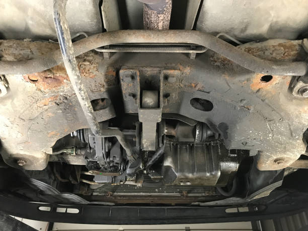 istock Old rusted oil leaking vehicle at service 905093916