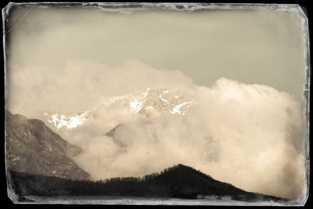 istock view of apuan alps 905094286