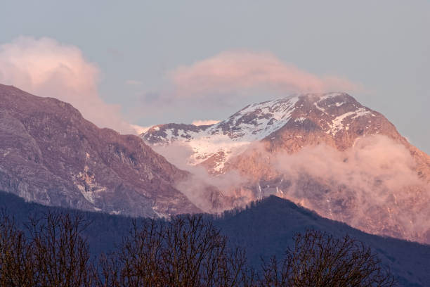 istock view of apuan alps 905094294