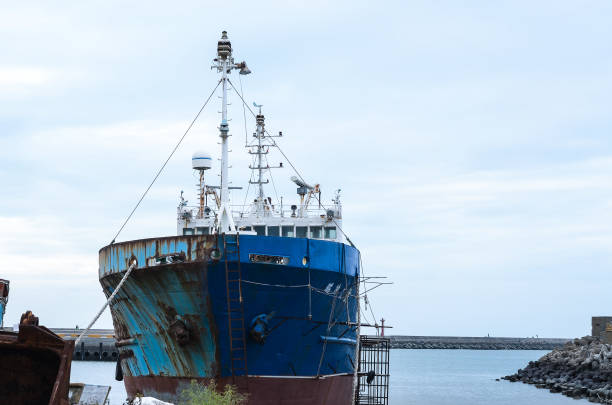 istock vessel Boats transport 905127428