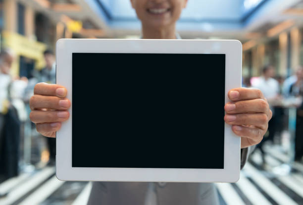 istock Businesswoman showing tablet 905151836