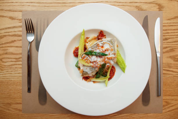 istock Grilled fish with asparagus in plate 905163590