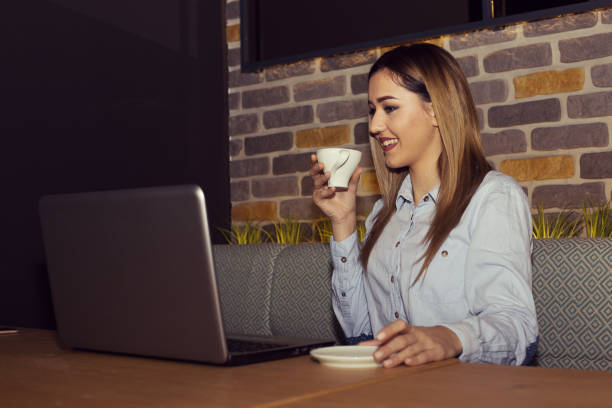 istock Beautiful girl  surfing the web 905176448