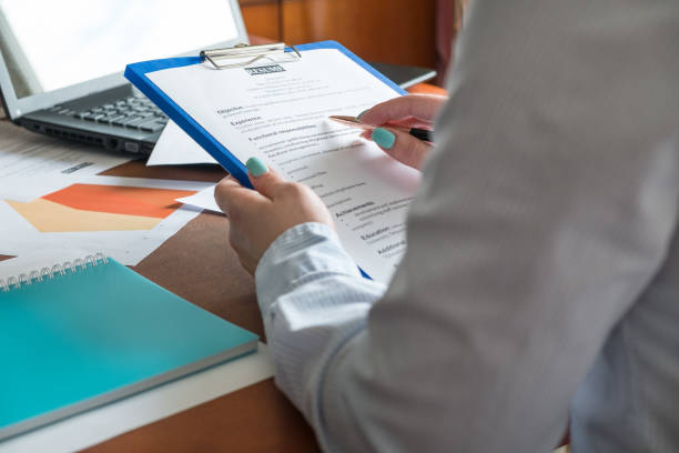 istock Recruiter reviewing resume 905198034