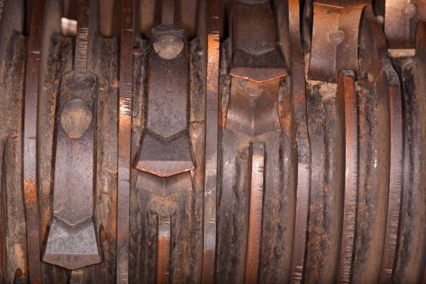istock Cutting teeth in helical arrangement on mulching head 905204522