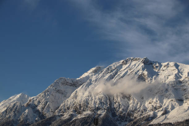 горы веттерштейна зимой, зеефельд, тироль, австрия - gehrenspitze стоковые фото и изображе�ния
