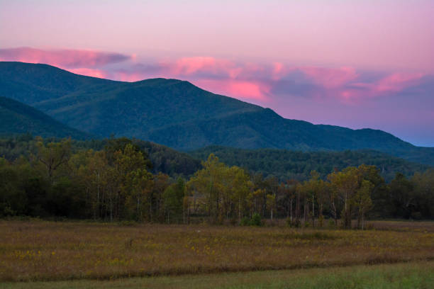 istock Pinks Skies at Autumn in Cades Cove 905221702
