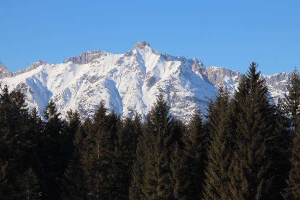 동안에 겨울, 필드, 티 롤, 오스트리아 wetterstein 산 - gehrenspitze 뉴스 사진 이미지