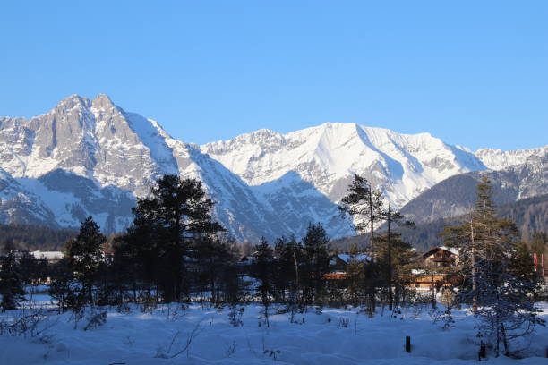 동안에 겨울, 필드, 티 롤, 오스트리아 wetterstein 산 - gehrenspitze 뉴스 사진 이미지