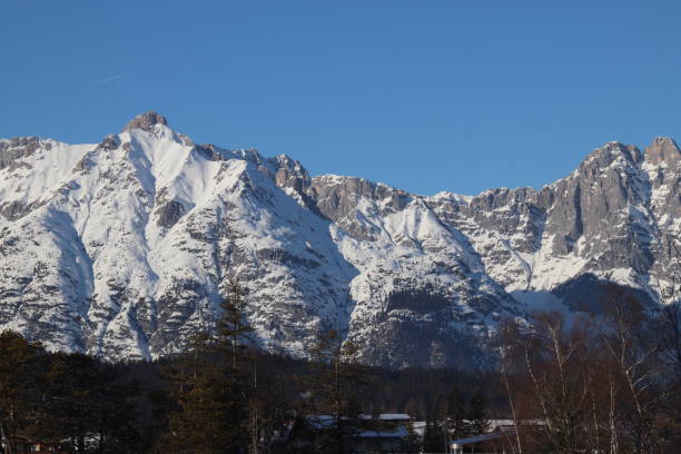 동안에 겨울, 필드, 티 롤, 오스트리아 wetterstein 산 - gehrenspitze 뉴스 사진 이미지