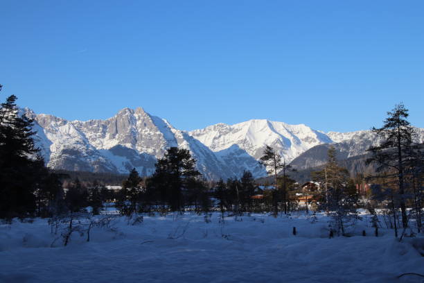 동안에 겨울, 필드, 티 롤, 오스트리아 wetterstein 산 - gehrenspitze 뉴스 사진 이미지