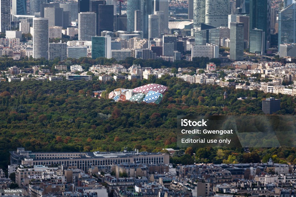 Louis Vuitton Foundation In Paris Stock Photo - Download Image Now - Louis  Vuitton Foundation, Paris - France, Bois de Boulogne - iStock