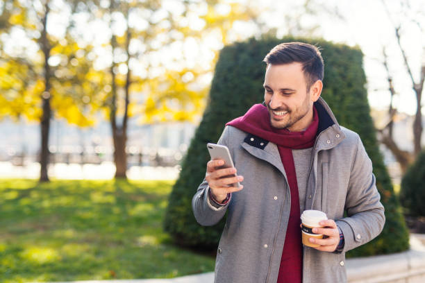 homme moderne - men on the phone square waist up photos et images de collection