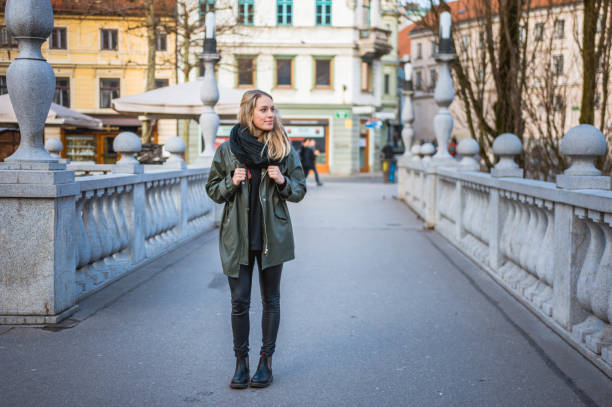 istock Woman exploring the city 905280064