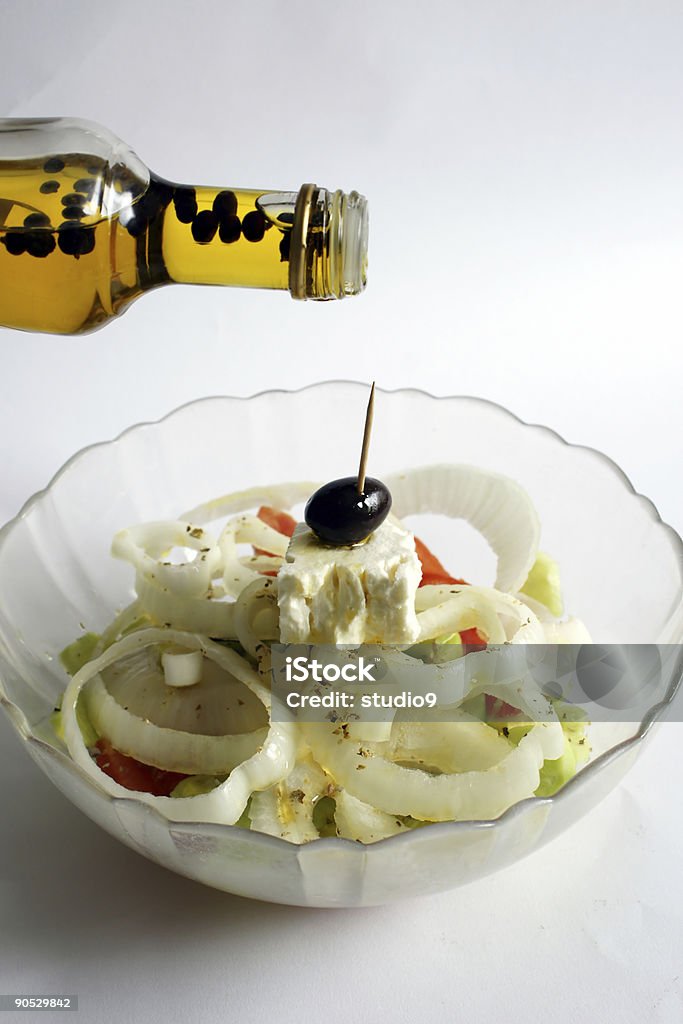 Salade grecque avec de l'huile d'olive - Photo de Aliment libre de droits