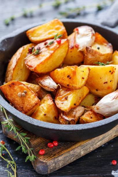 istock Potato slices baked with garlic, pepper and thyme. 905303722