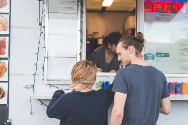 istock Food Cart Customers 905318250