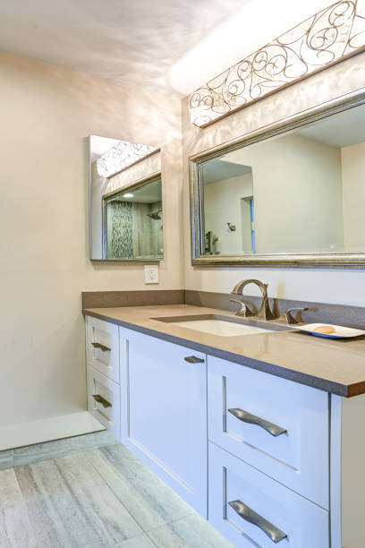 istock Contemporary bathroom design 905318352