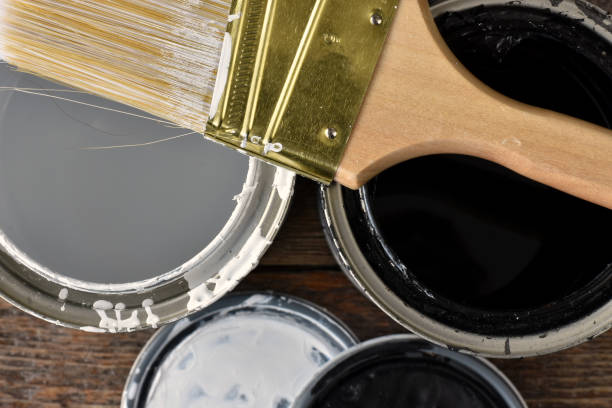 istock Old Used Paint Can and Paint Brush 905357244