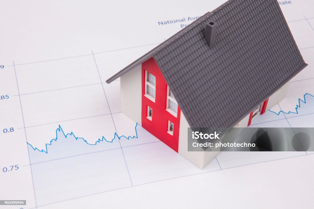 Casa em um gráfico financeiro - Foto de stock de Hipoteca royalty-free