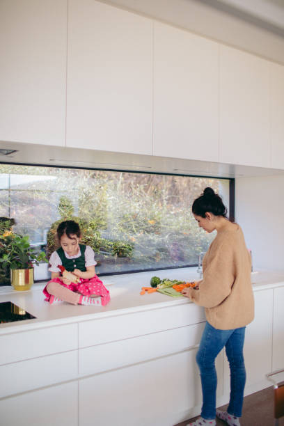 istock Preparing lunch with my girl 905460818