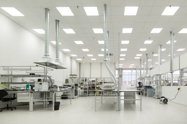 istock Shop assembly of printed circuit boards 905476664