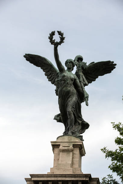 istock Sculpture at Vittorio Emanuele II Bridge, Rome, Italy. 905476718