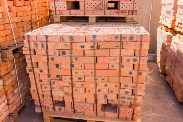 istock Pallets of the red bricks on a warehouse 905496590